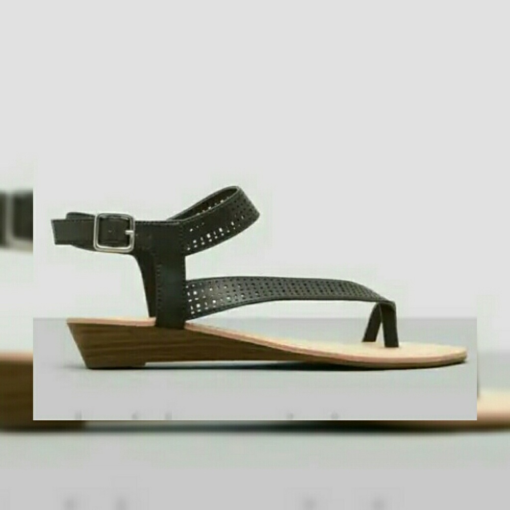 Unlisted sandals